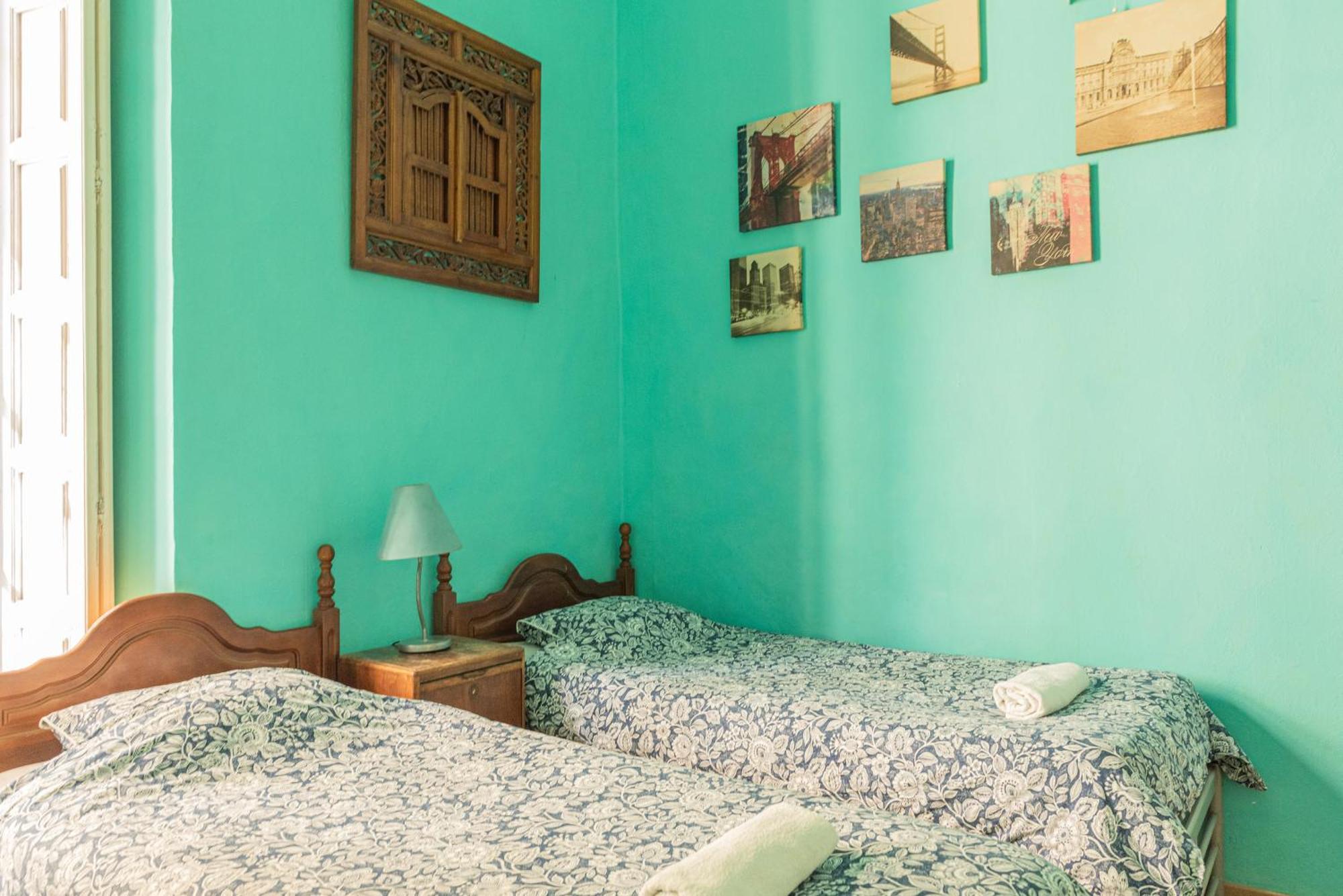 Private Rooms In Historic Building On The Square Malaga Zewnętrze zdjęcie