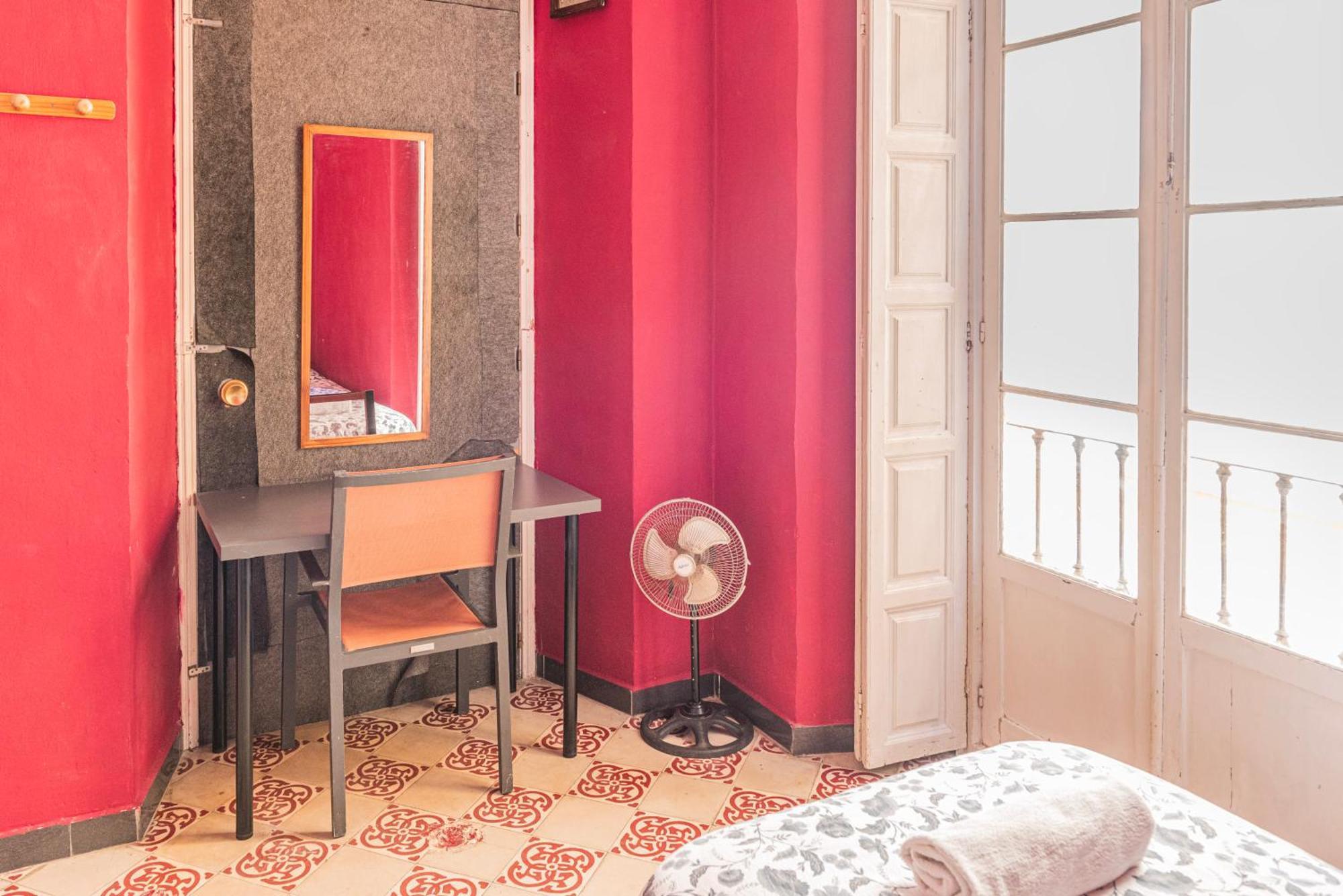 Private Rooms In Historic Building On The Square Malaga Zewnętrze zdjęcie