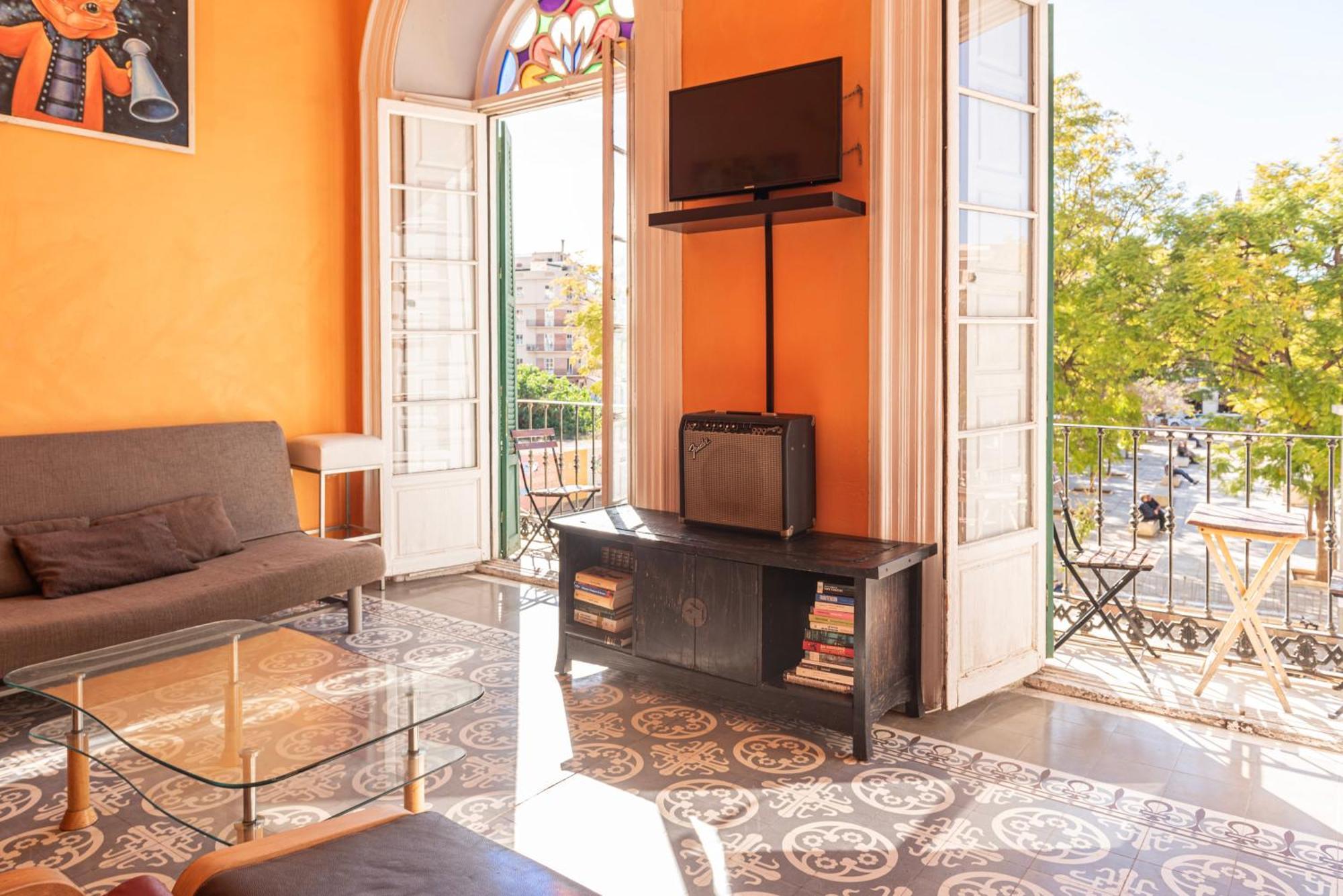 Private Rooms In Historic Building On The Square Malaga Zewnętrze zdjęcie