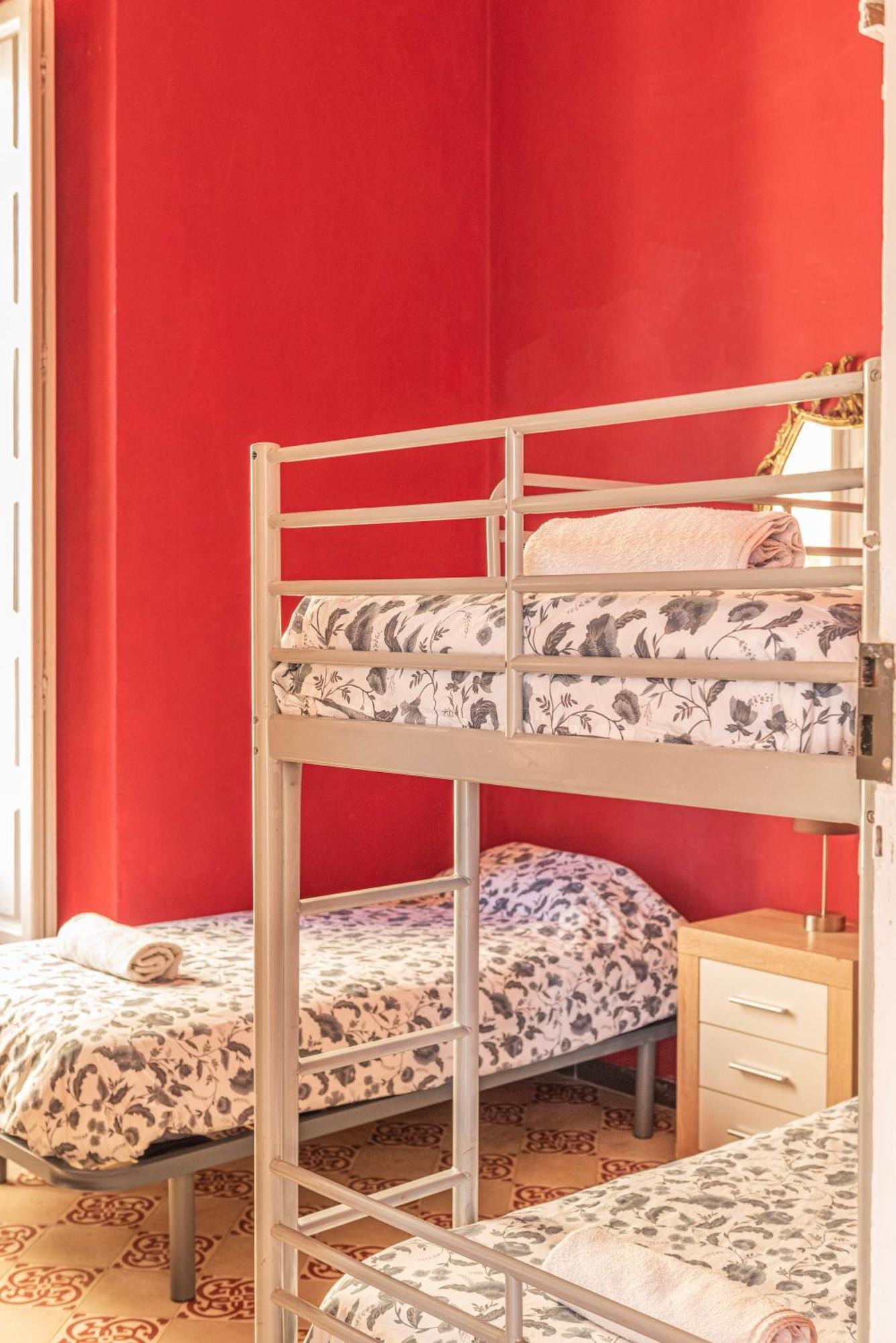 Private Rooms In Historic Building On The Square Malaga Zewnętrze zdjęcie