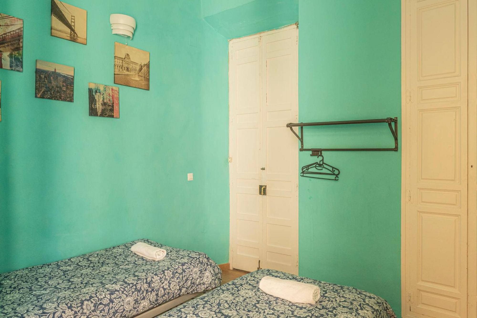 Private Rooms In Historic Building On The Square Malaga Zewnętrze zdjęcie