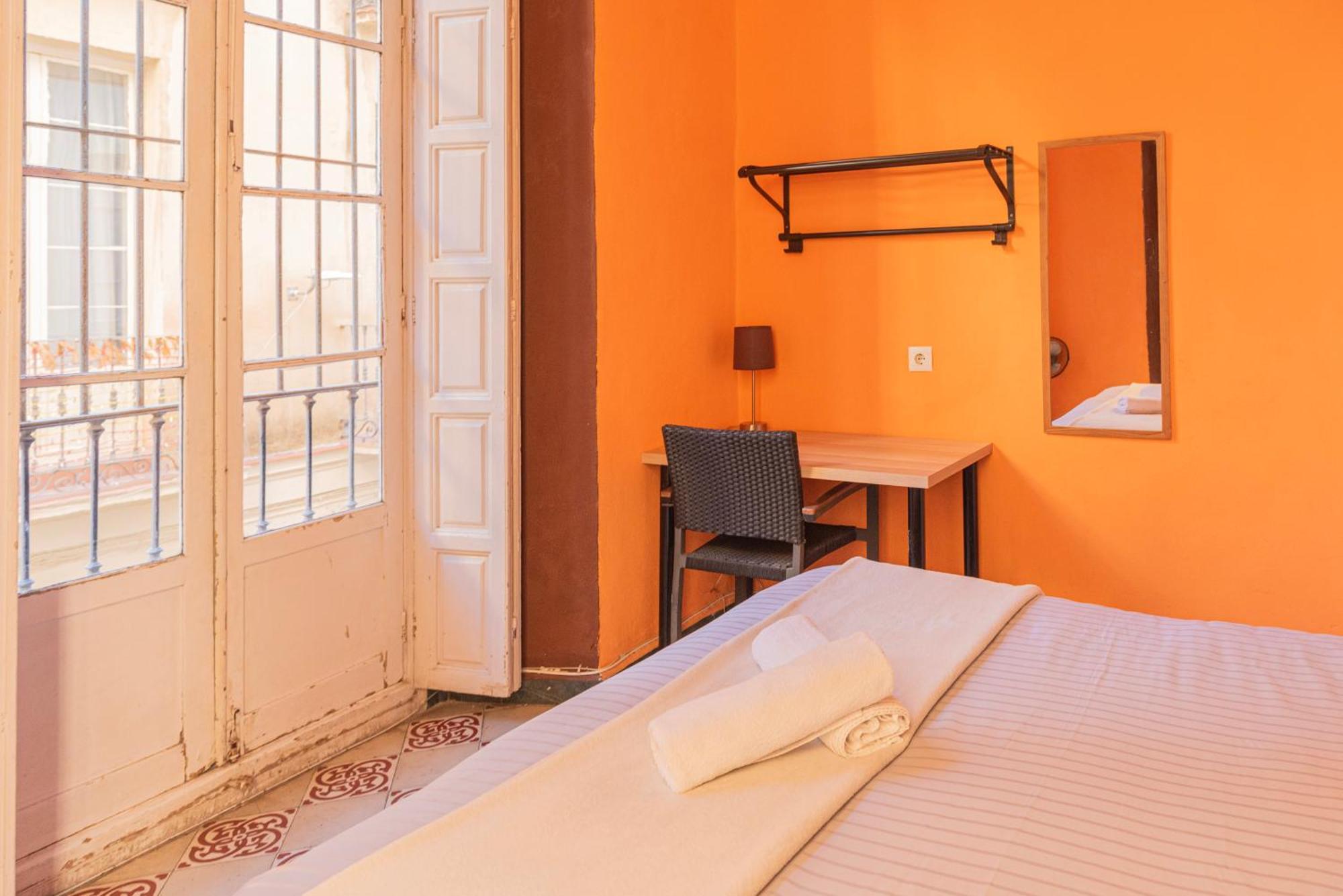 Private Rooms In Historic Building On The Square Malaga Zewnętrze zdjęcie