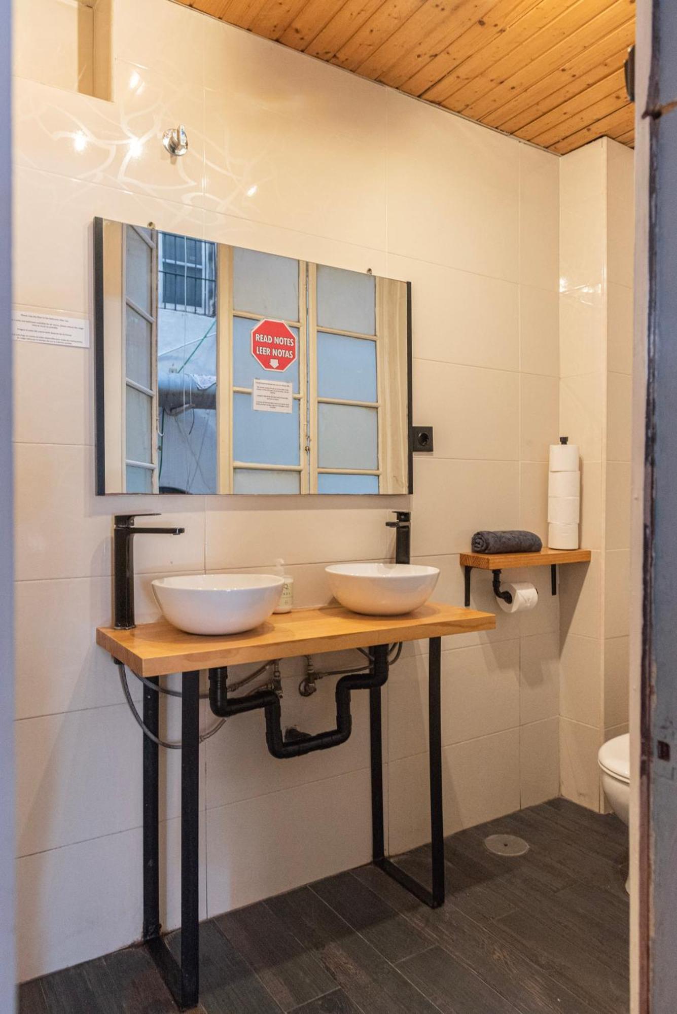Private Rooms In Historic Building On The Square Malaga Zewnętrze zdjęcie
