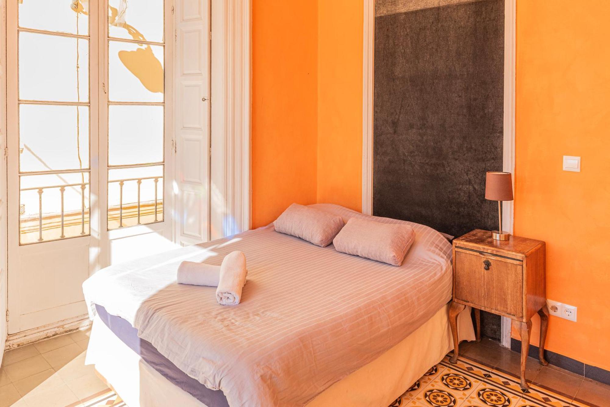 Private Rooms In Historic Building On The Square Malaga Zewnętrze zdjęcie